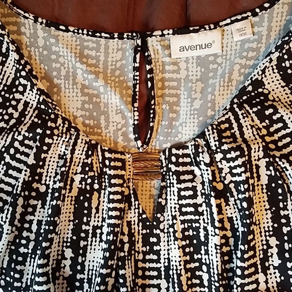 Black & White Tank - Picture 4 of 4